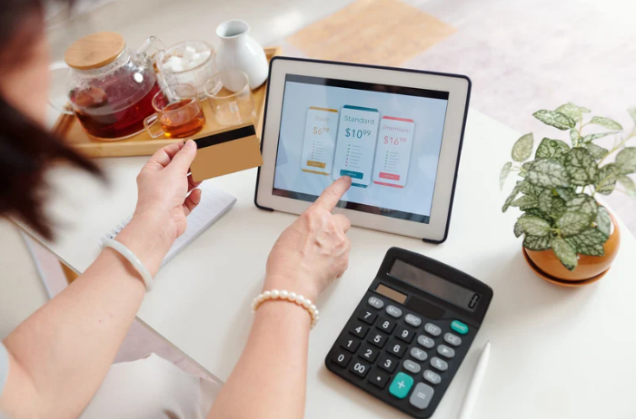 Why GPS Locators Charge Service Fees or Subscription Fee？