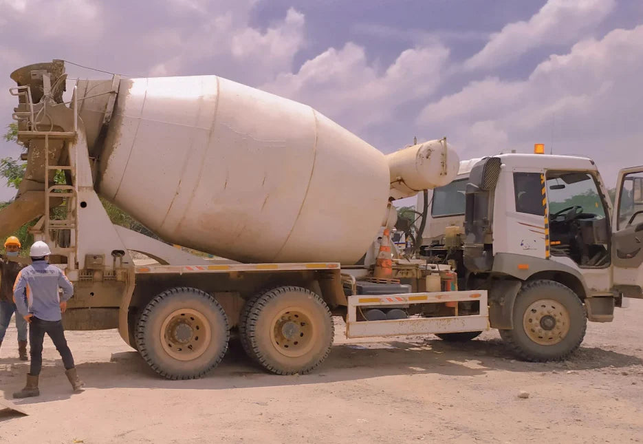 The Role of GPS Trackers in Concrete Mixer Trucks: Spotlight on the S20 Ultra-Long Battery Life Tracker
